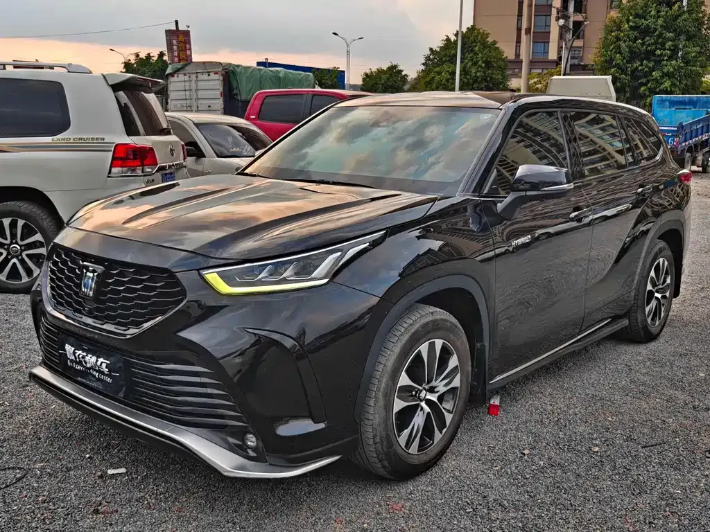 Toyota Crown Kluger 2022 из CN, фото 1