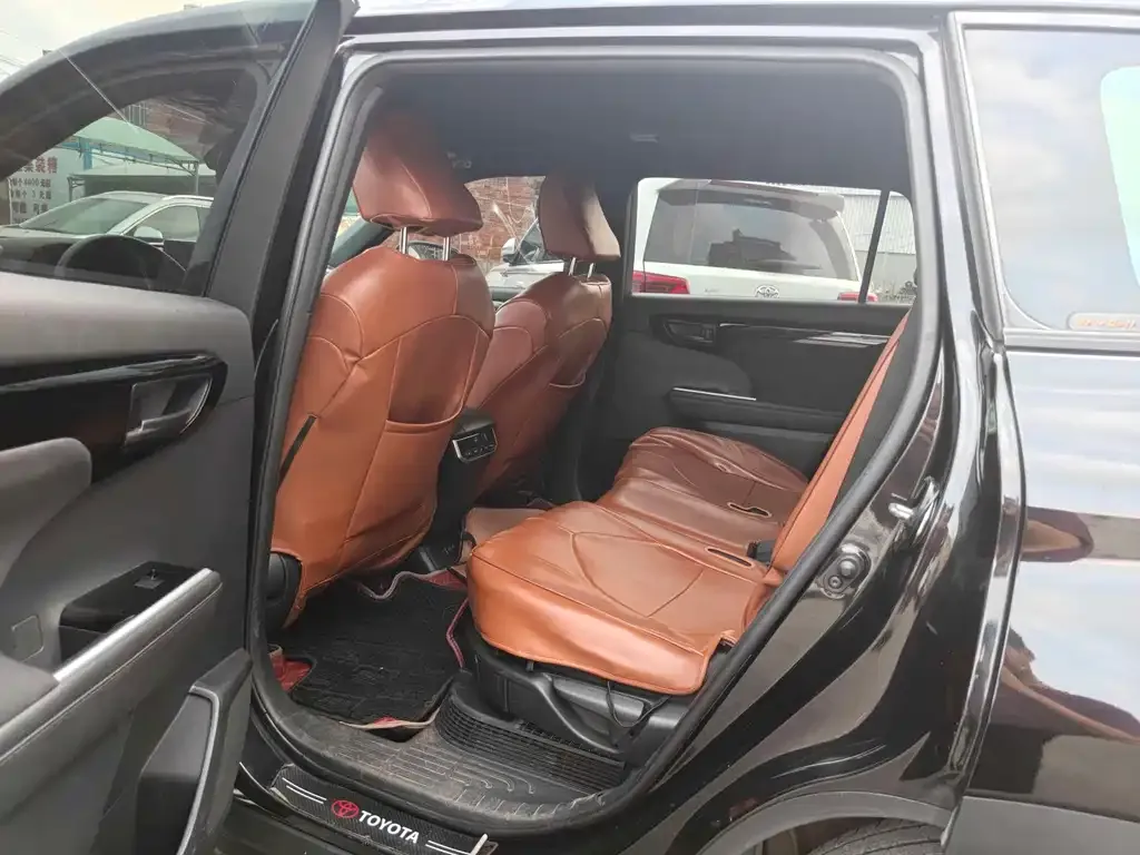 Toyota Crown Kluger 2022 из CN, фото 3