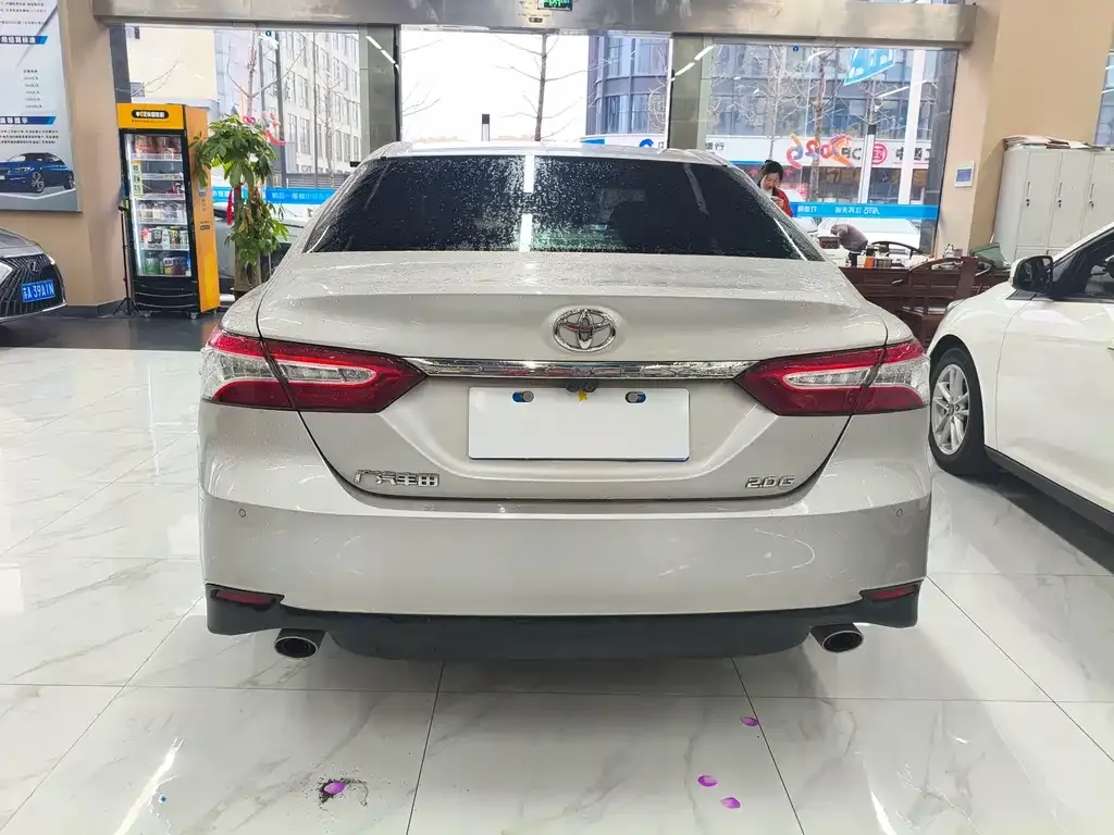 Toyota Camry 2021 из CN, фото 2