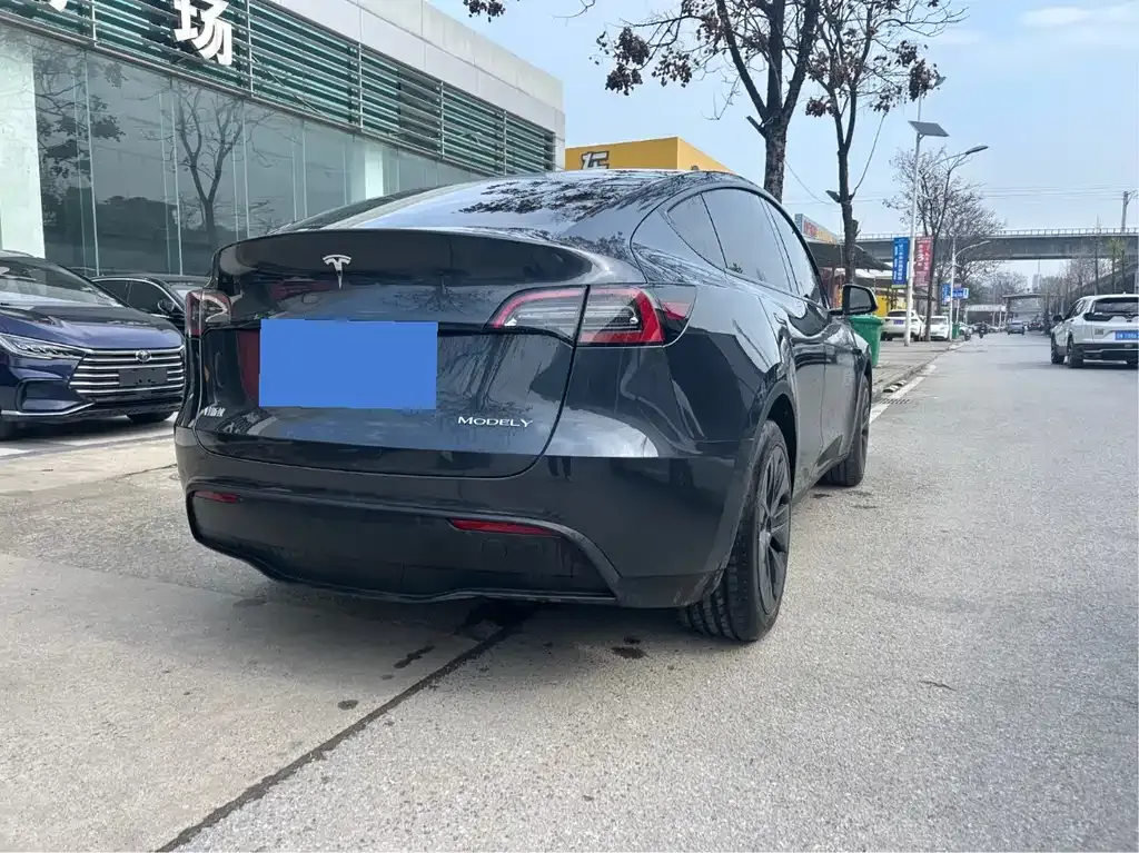Tesla Model Y — фото 5