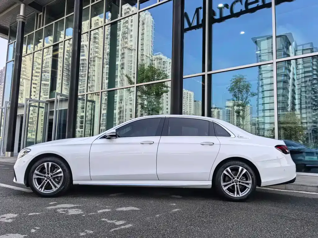 Mercedes-Benz E-Class — фото 10