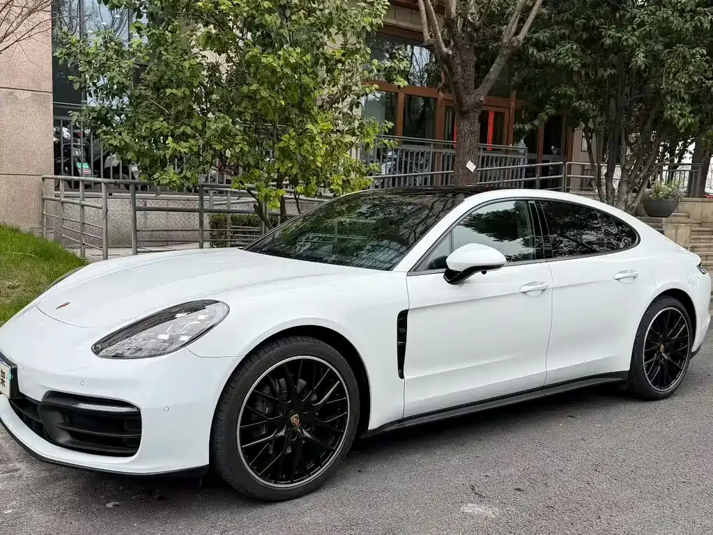 Porsche Panamera — фото 1