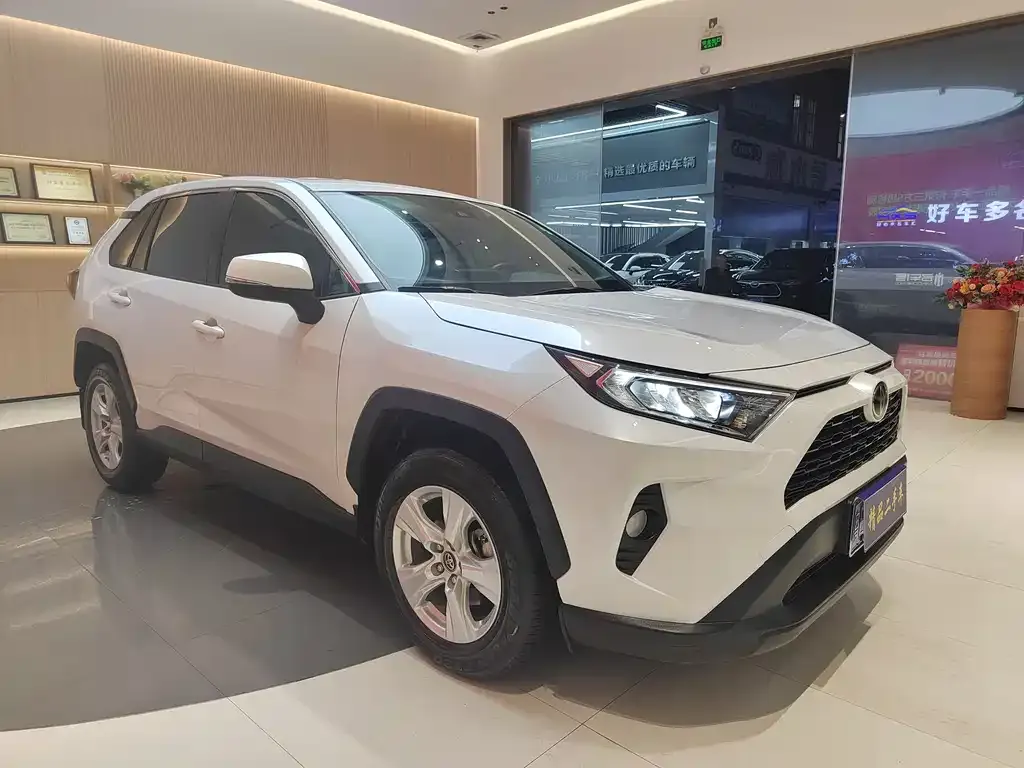 Toyota RAV4 2022 из CN, фото 2