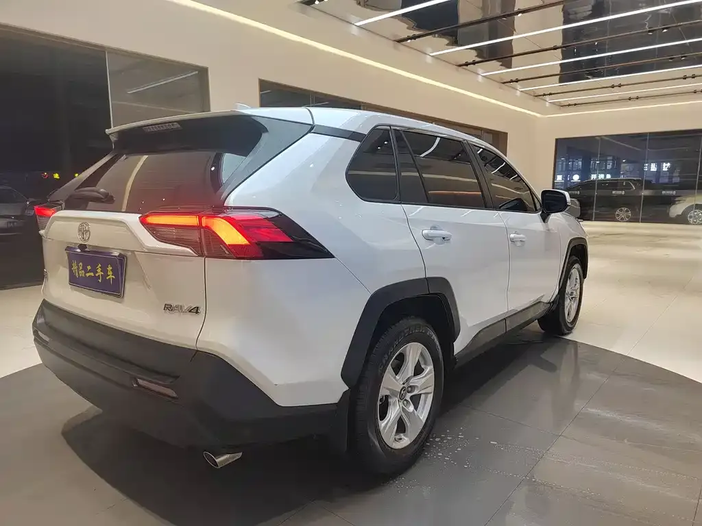 Toyota RAV4 2022 из CN, фото 6