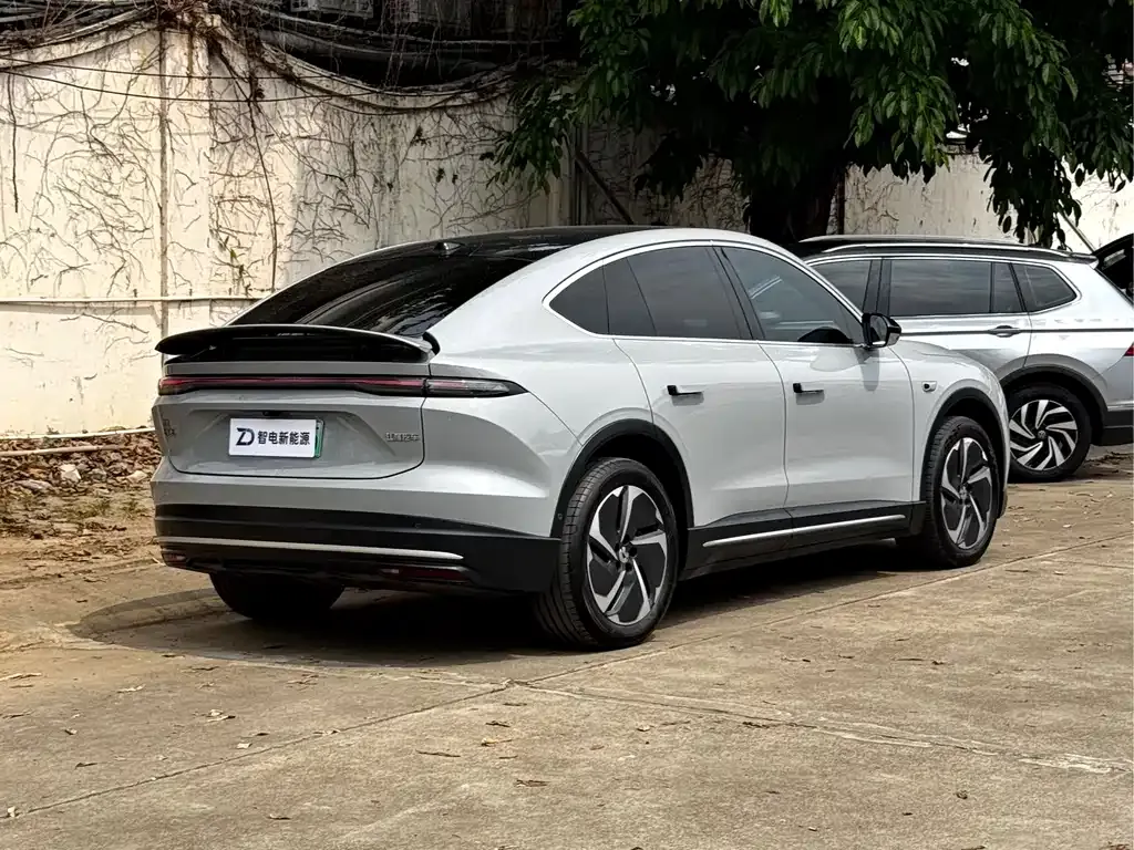NIO EC6 — фото 10