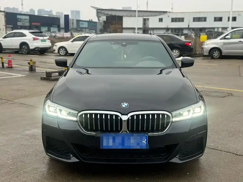 BMW 5 Series — фото 1