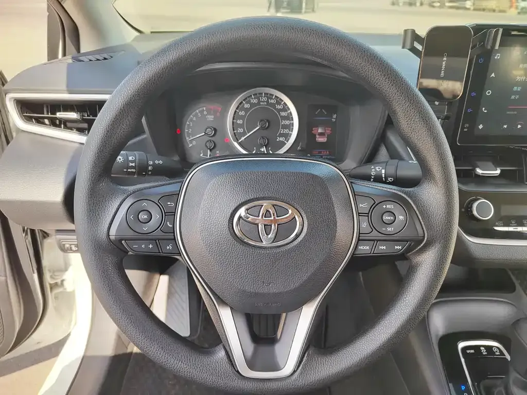Toyota Corolla — фото 7