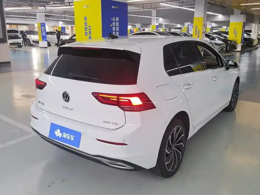 Volkswagen Golf 2023 из CN, фото 2
