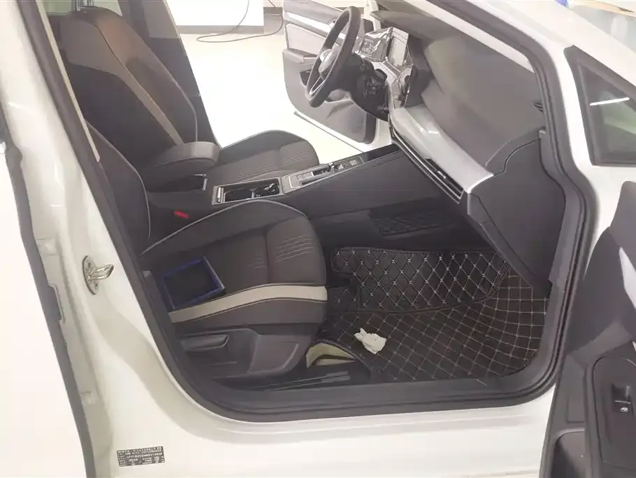 Volkswagen Golf 2023 из CN, фото 6