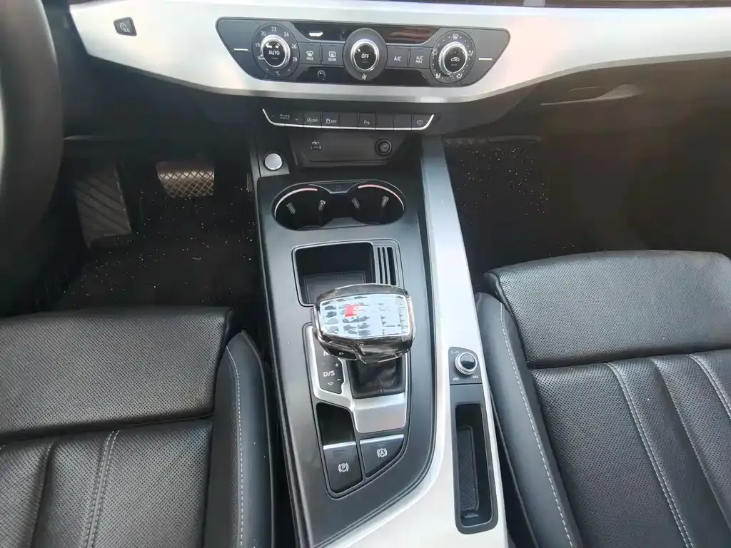 Audi A4L 2021 из CN, фото 3