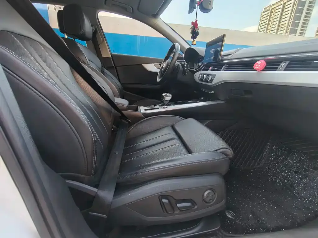 Audi A4L 2021 из CN, фото 6