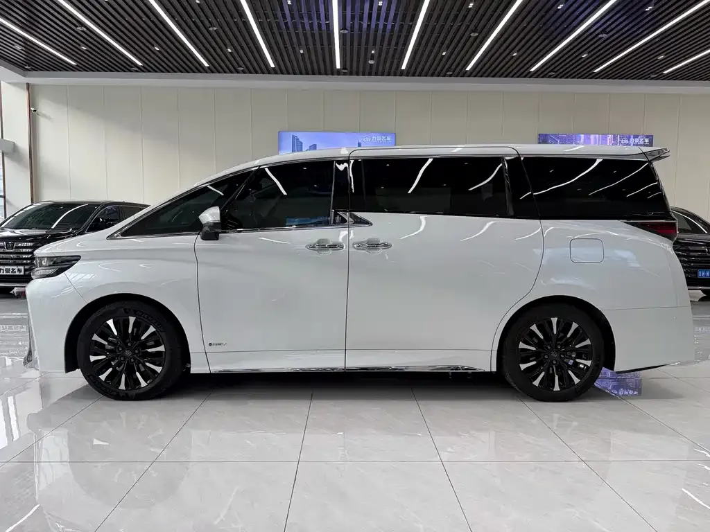 Toyota Vellfire 2023 из CN, фото 7