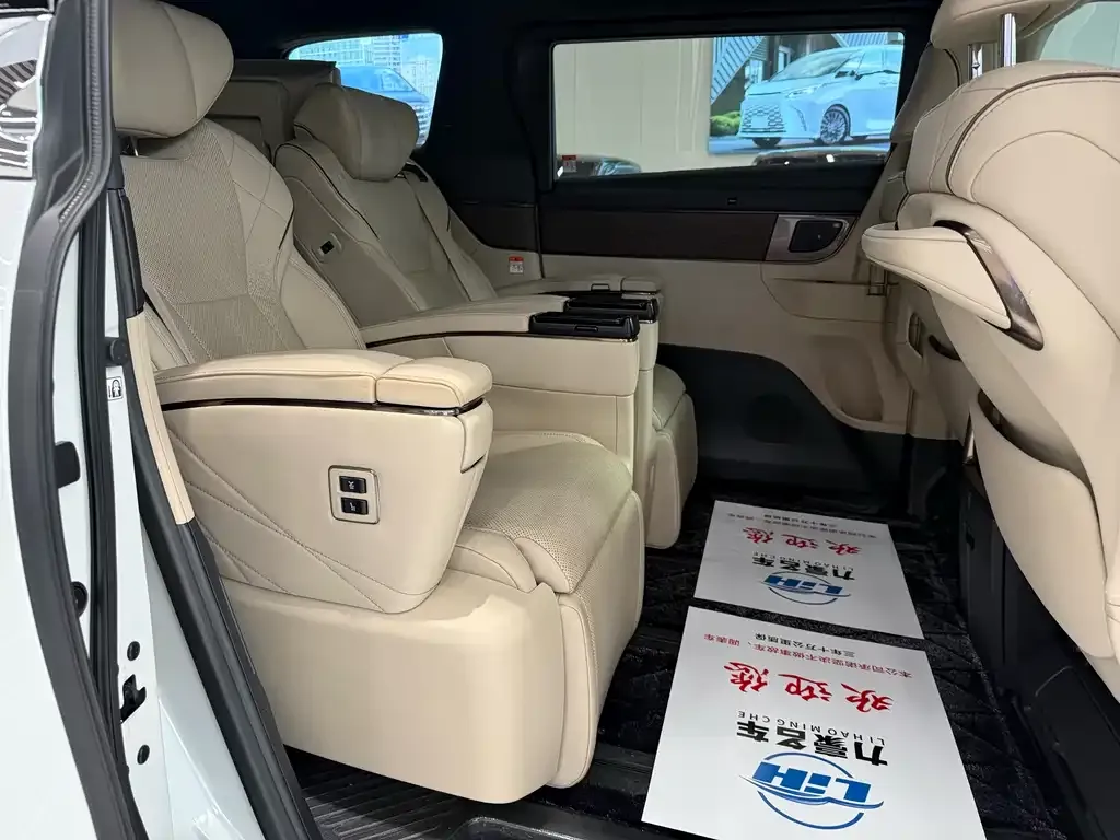 Toyota Vellfire 2023 из CN, фото 8