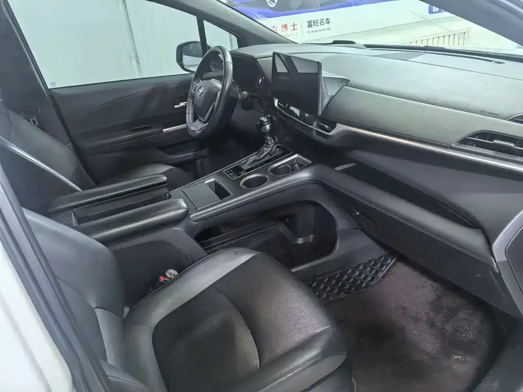 Toyota Granvia 2024 из CN, фото 6