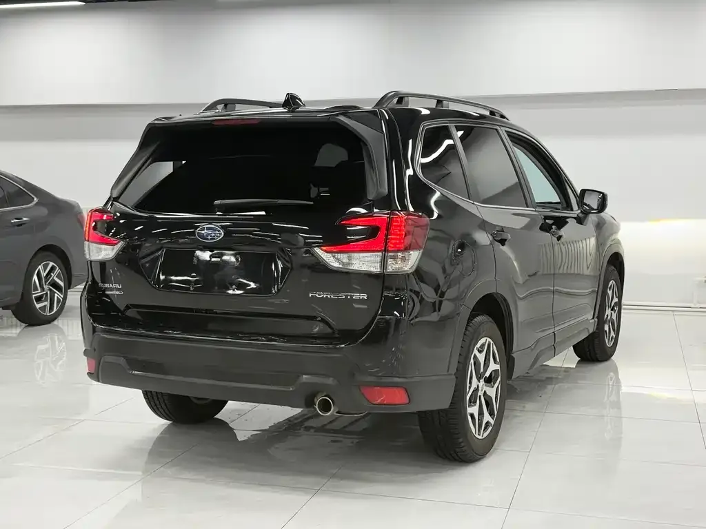 Subaru Forester — фото 2