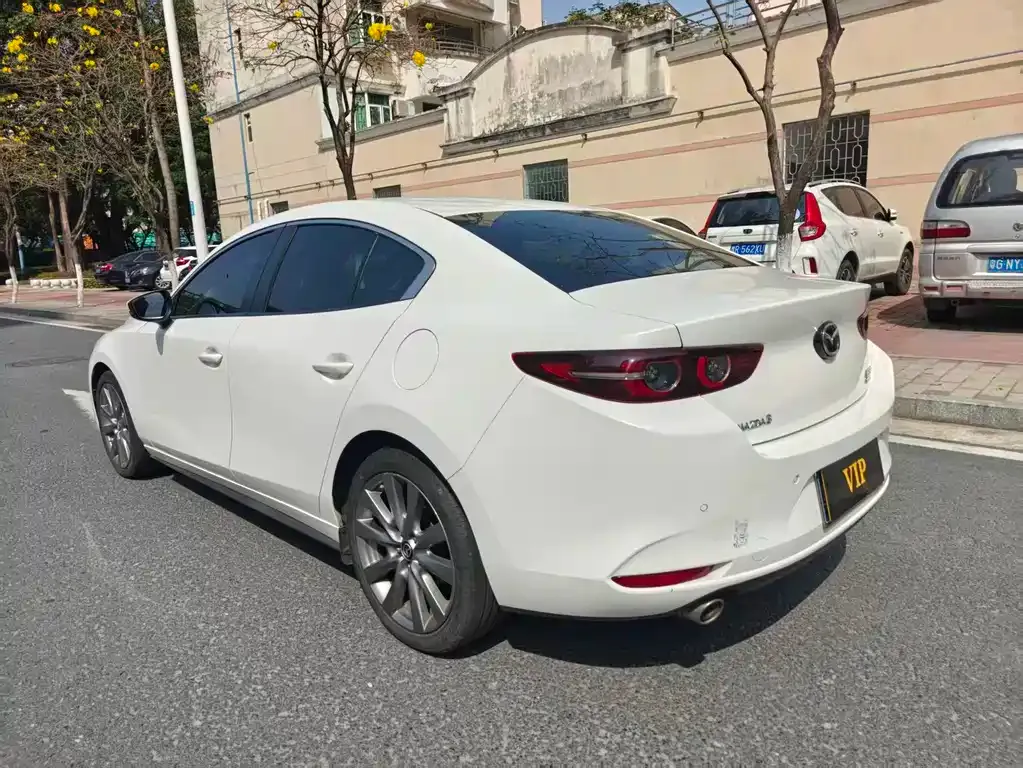Mazda 3 Axela — фото 4