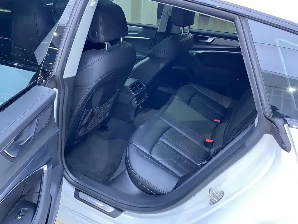 Audi A7 2021 из CN, фото 3