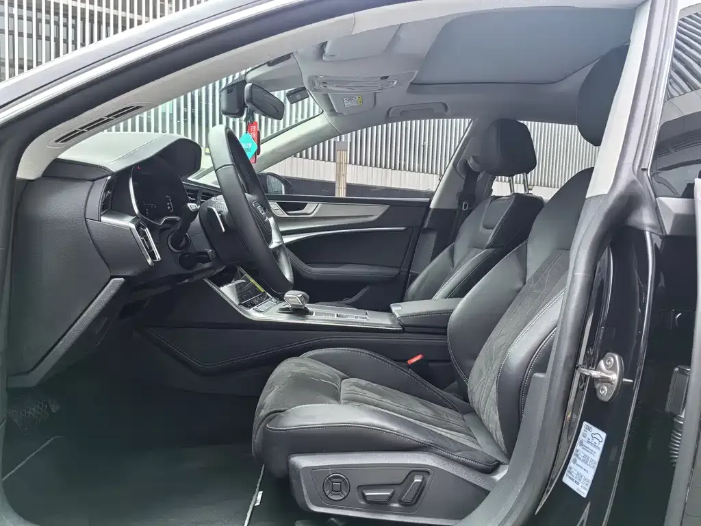 Audi A7L 2024 из CN, фото 7