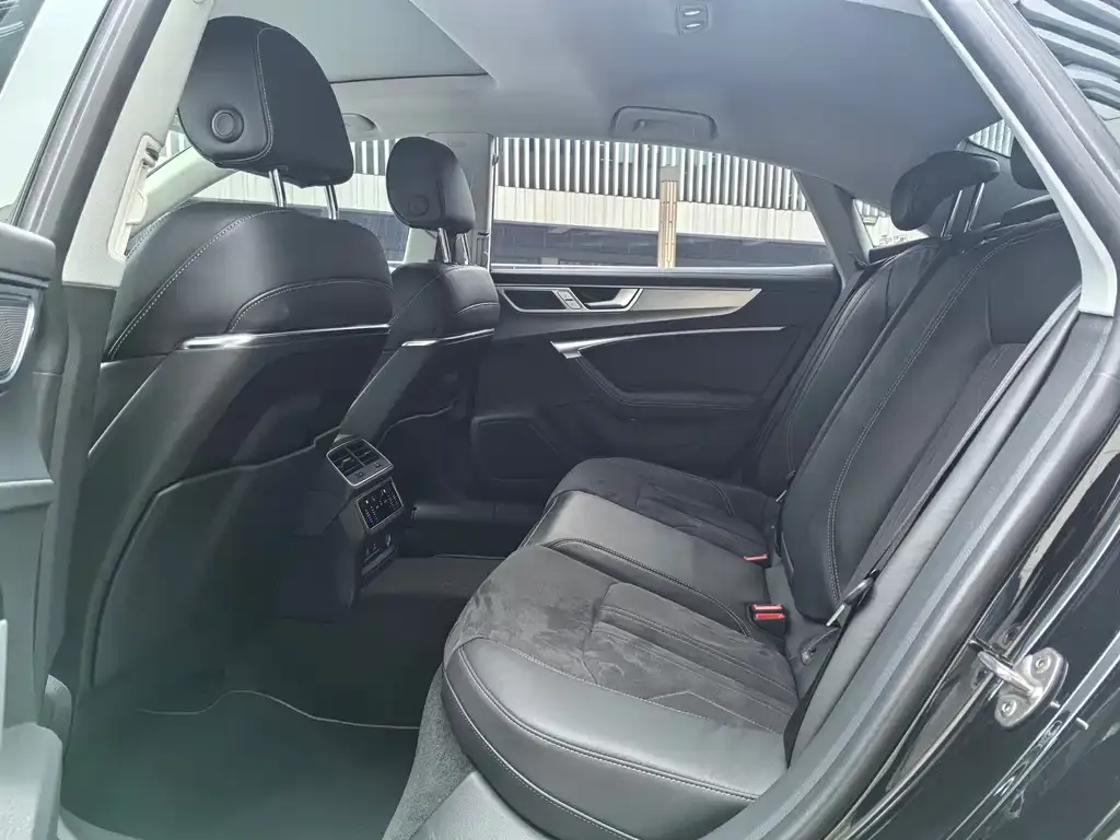 Audi A7L 2024 из CN, фото 9