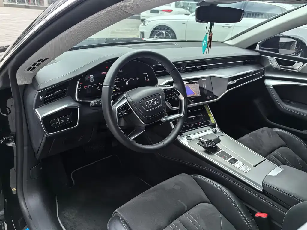 Audi A7L 2024 из CN, фото 6