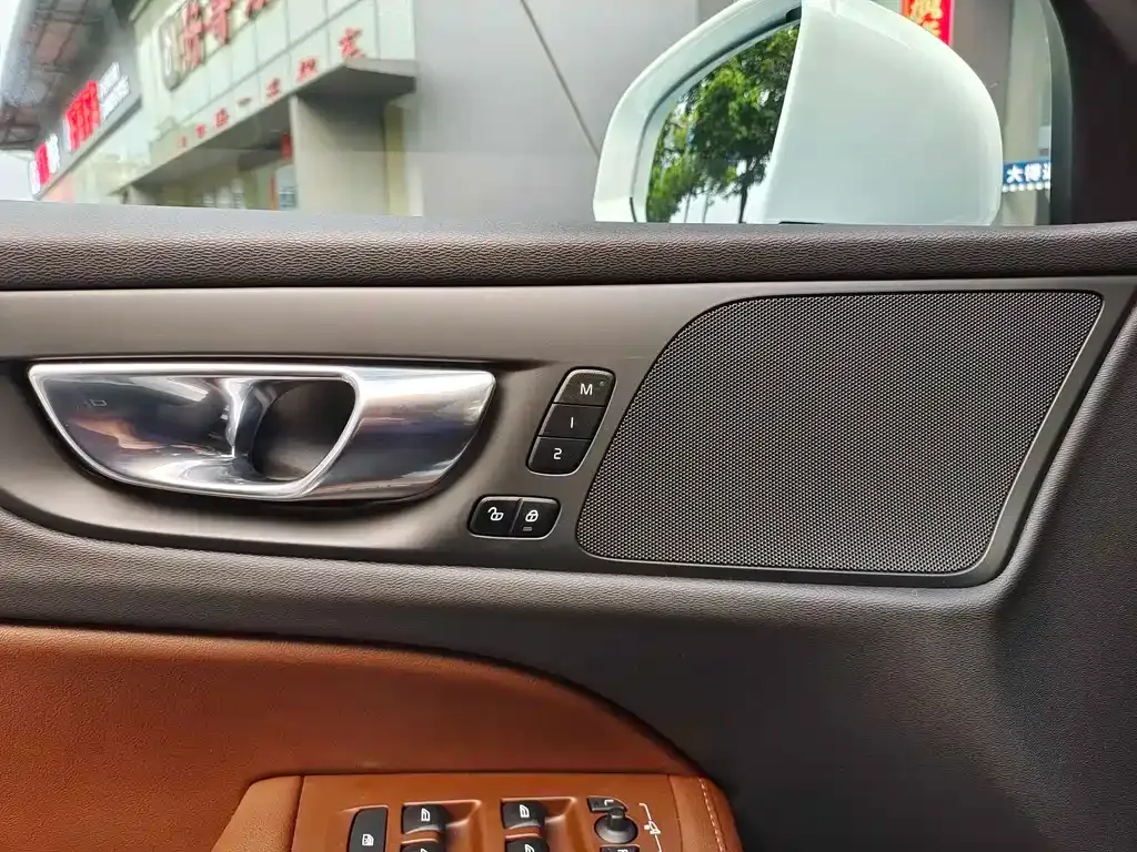 Volvo S60 — фото 10