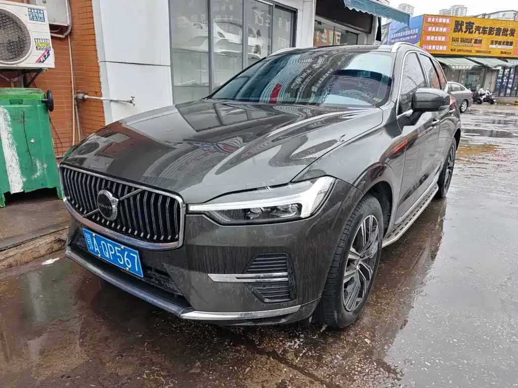 Volvo XC60 — фото 1