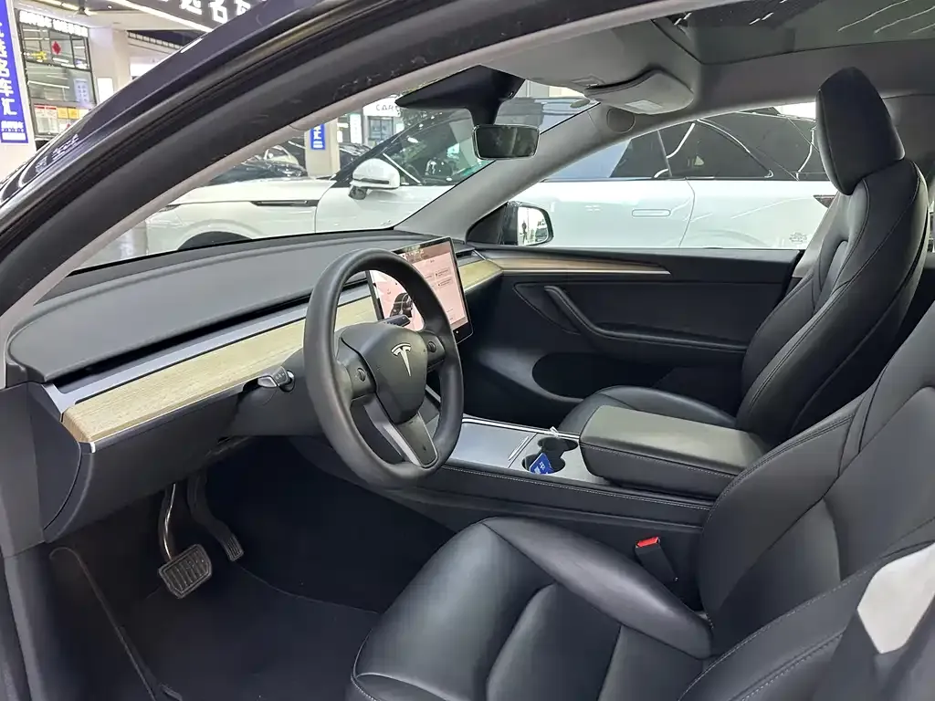 Tesla Model Y — фото 8