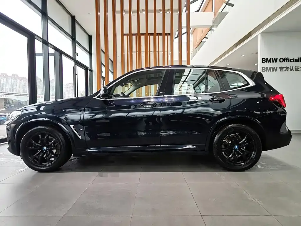 BMW iX3 — фото 5