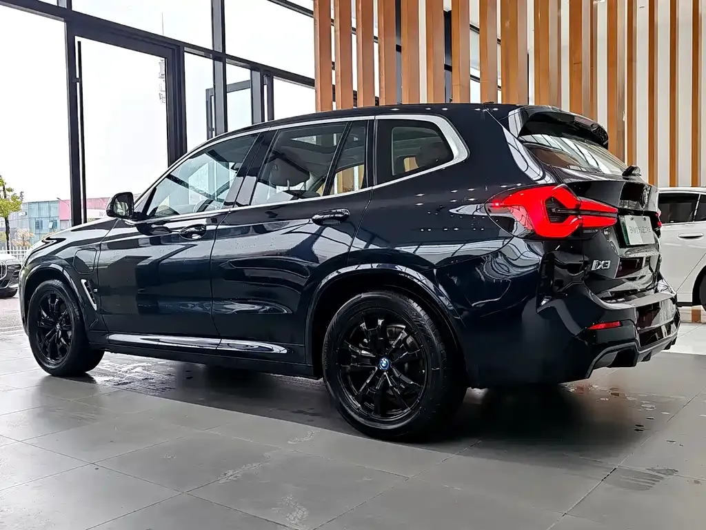 BMW iX3 — фото 2