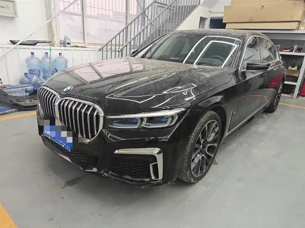 BMW 7 Series — фото 1