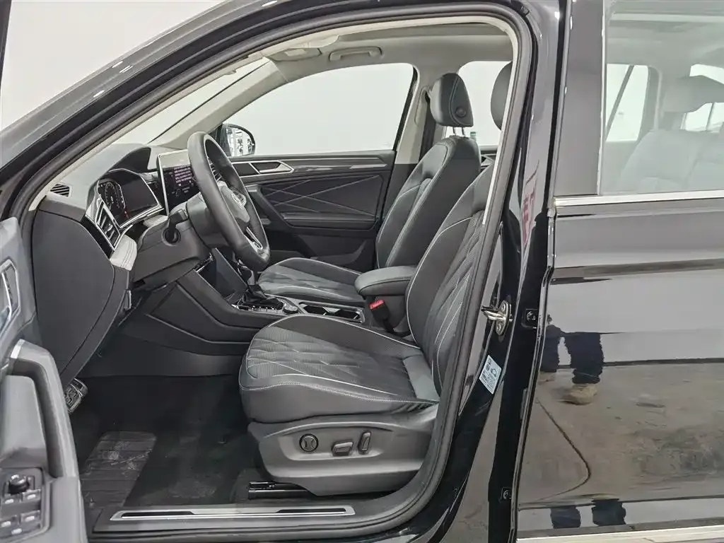 Volkswagen Tiguan L — фото 3