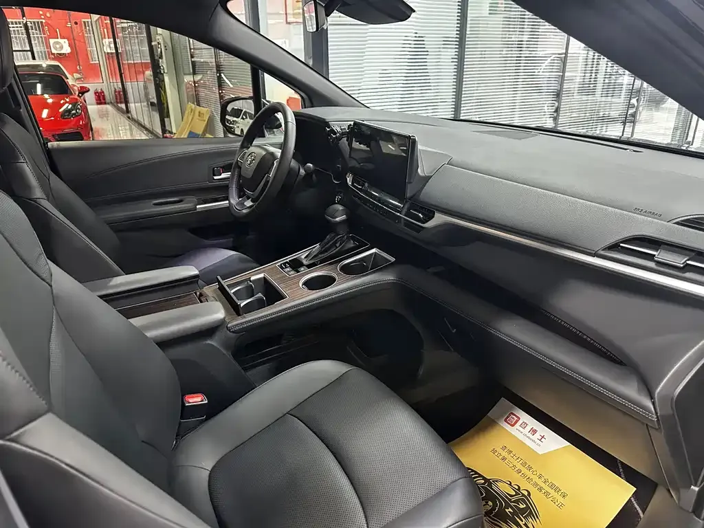 Toyota Sienna 2025 из CN, фото 9