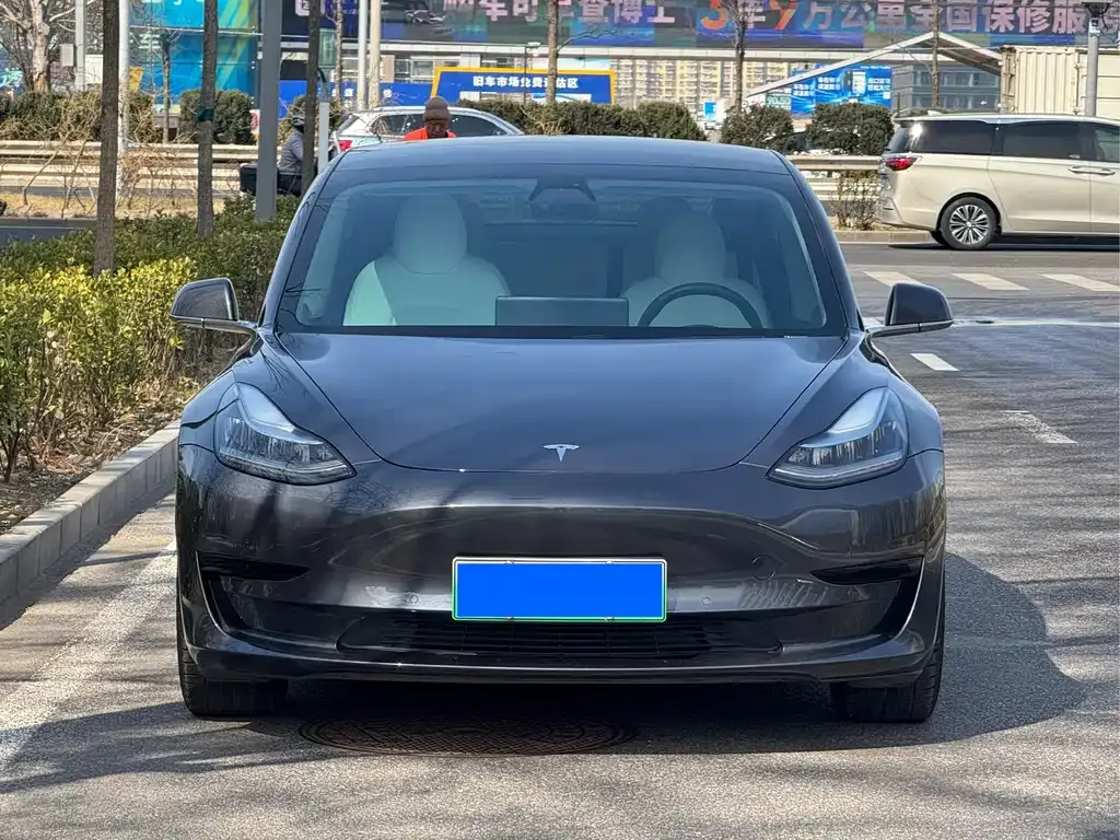 Tesla Model 3 — фото 10