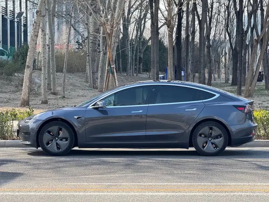 Tesla Model 3 — фото 2