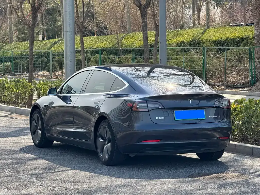 Tesla Model 3 — фото 8