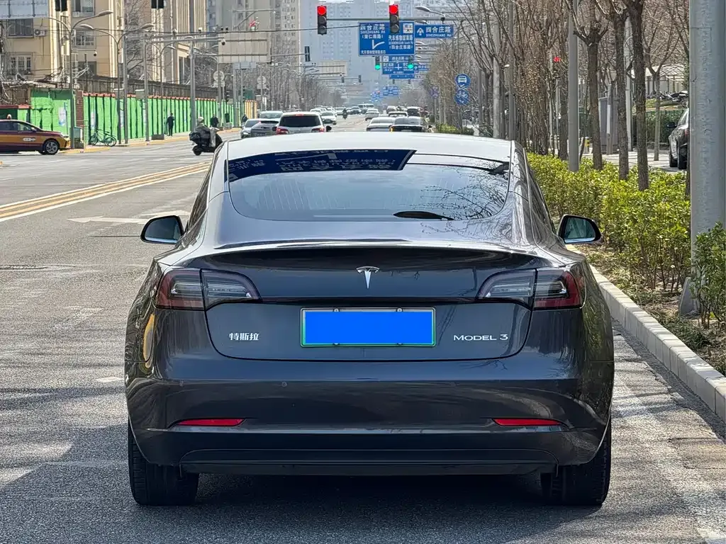 Tesla Model 3 — фото 7