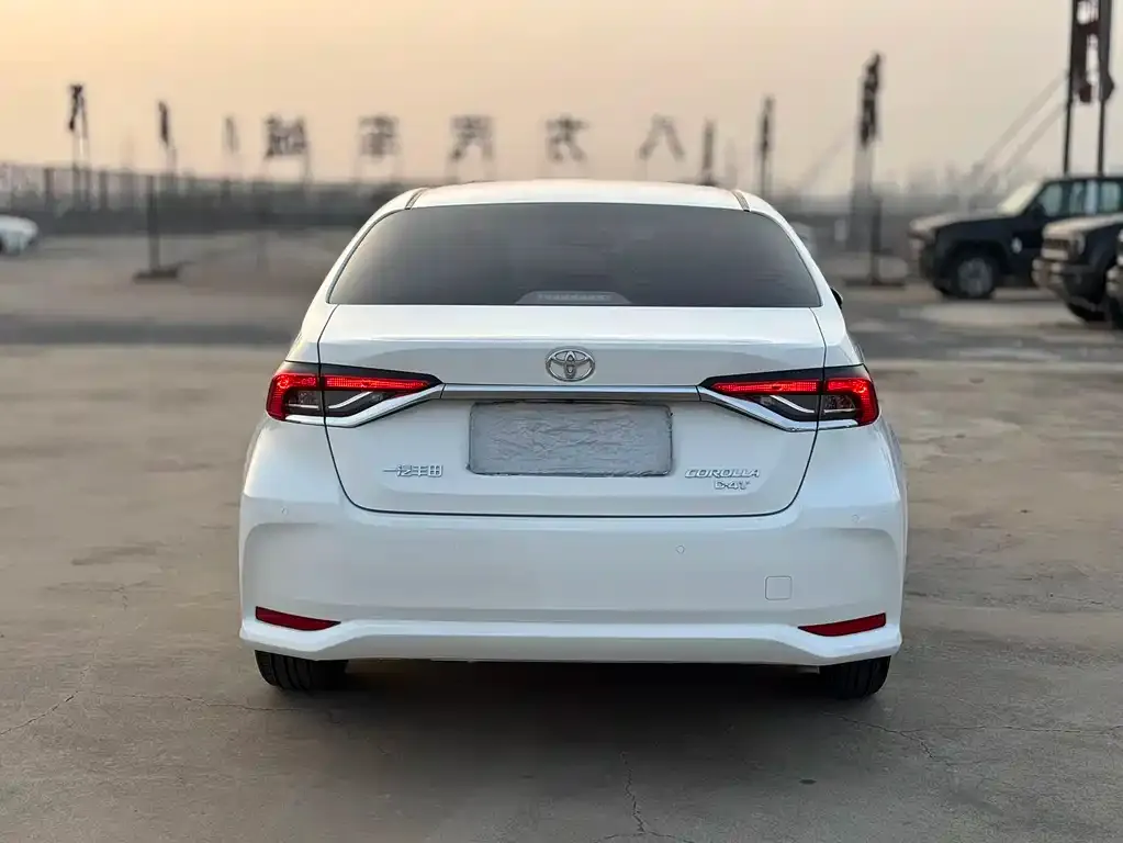 Toyota Corolla 2023 из CN, фото 2