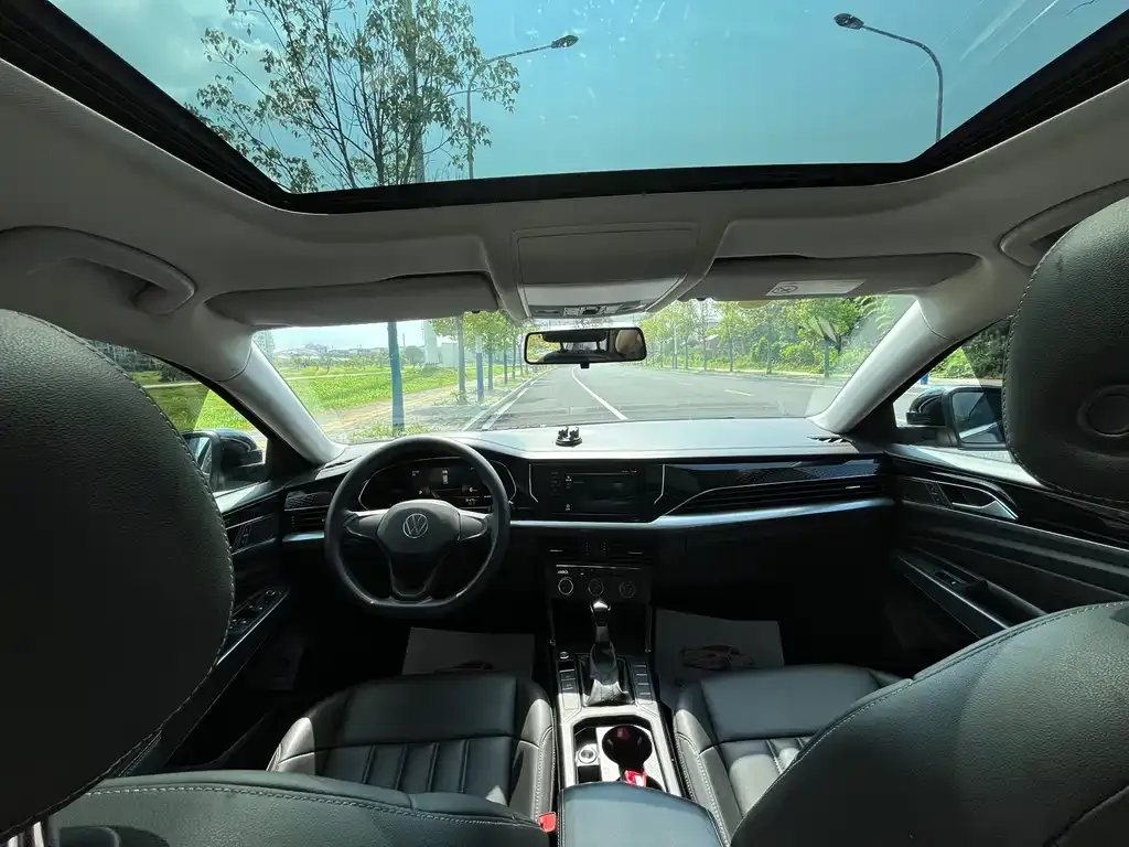 Volkswagen Passat 2022 из CN, фото 2