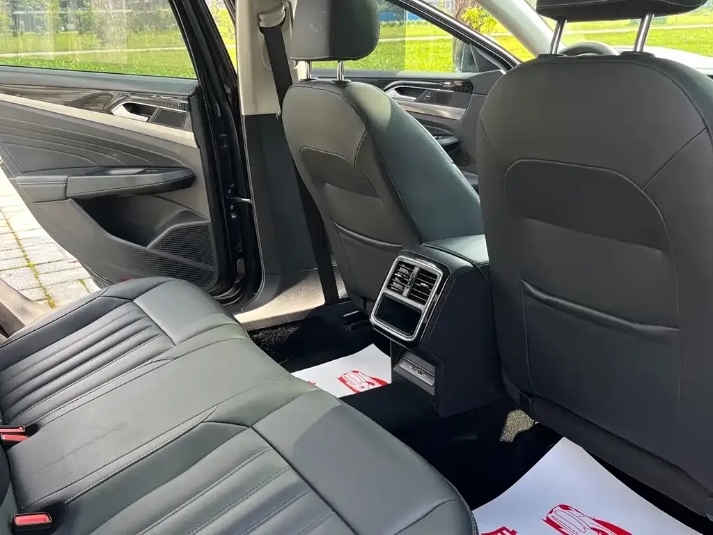Volkswagen Passat 2022 из CN, фото 6