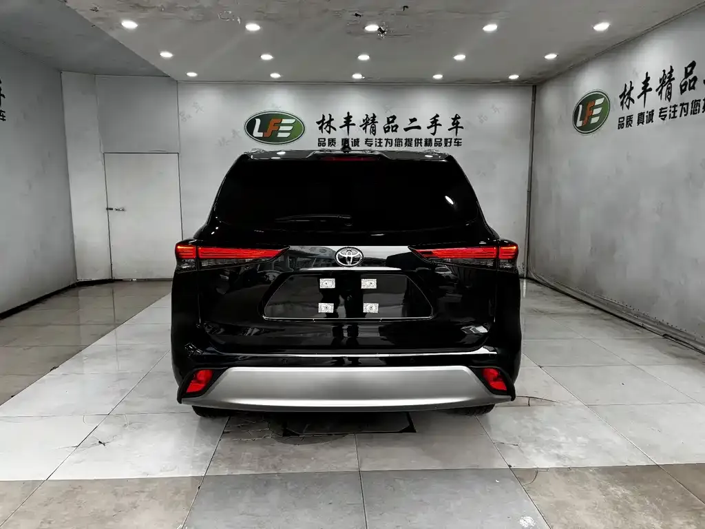 Toyota Highlander — фото 6