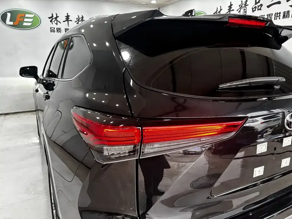 Toyota Highlander — фото 10