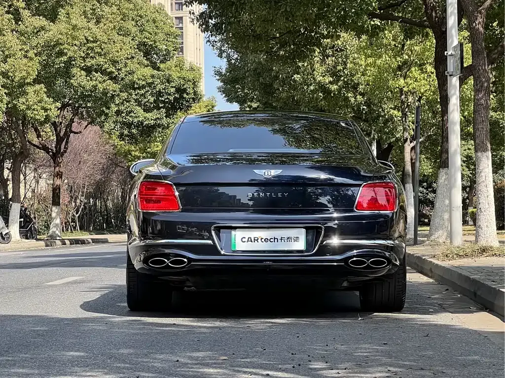 Bentley Flying Spur PHEV — фото 4