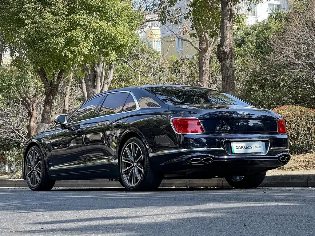 Bentley Flying Spur PHEV — фото 10