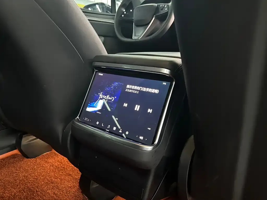 Tesla Model X — фото 4