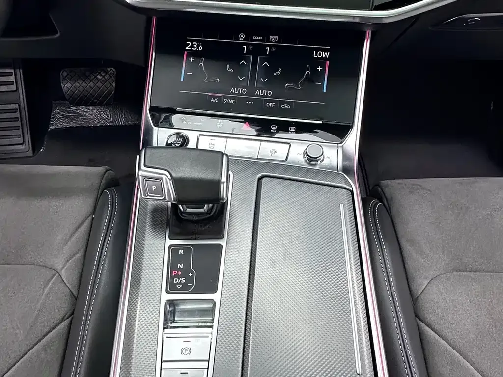 Audi A6L 2023 из CN, фото 8