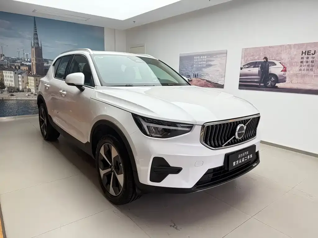Volvo XC40 — фото 2