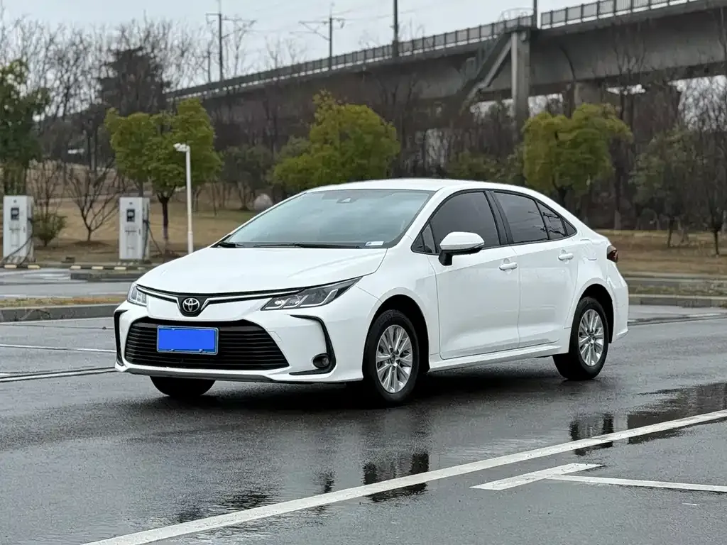 Toyota Corolla — фото 1