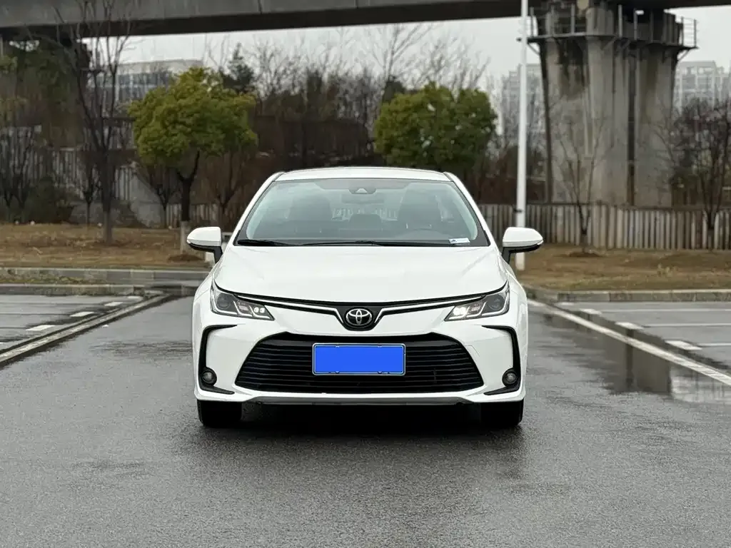 Toyota Corolla — фото 6