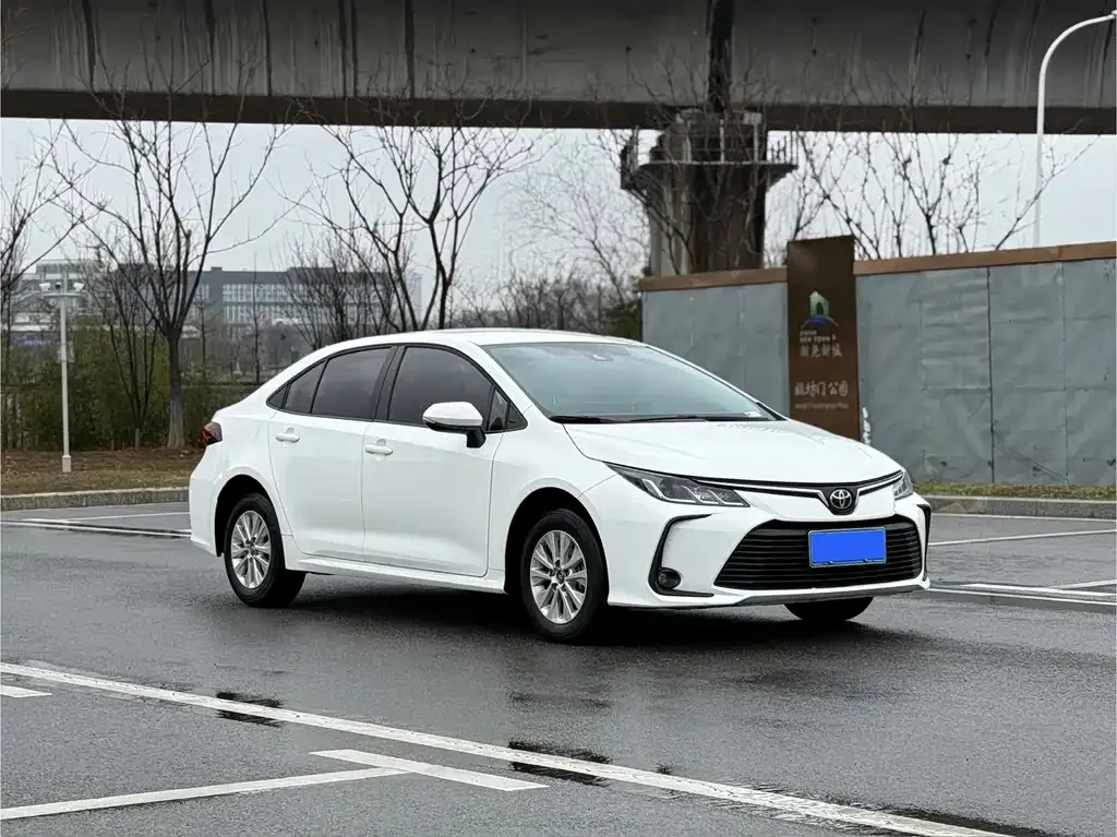 Toyota Corolla — фото 2
