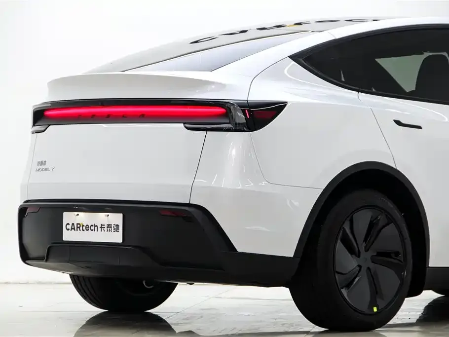 Tesla Model Y — фото 8
